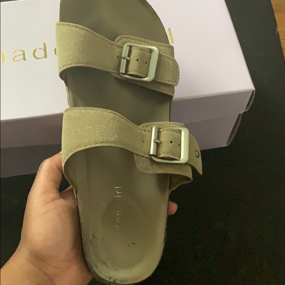 Sandals - Picture 2 of 3